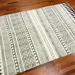 Räsymatto - Marrakech (musta/harmaa/valkoinen) 12 Räsymatto - Marrakech (musta/harmaa/valkoinen) -Pyöreät Matot Myymälä img 4943